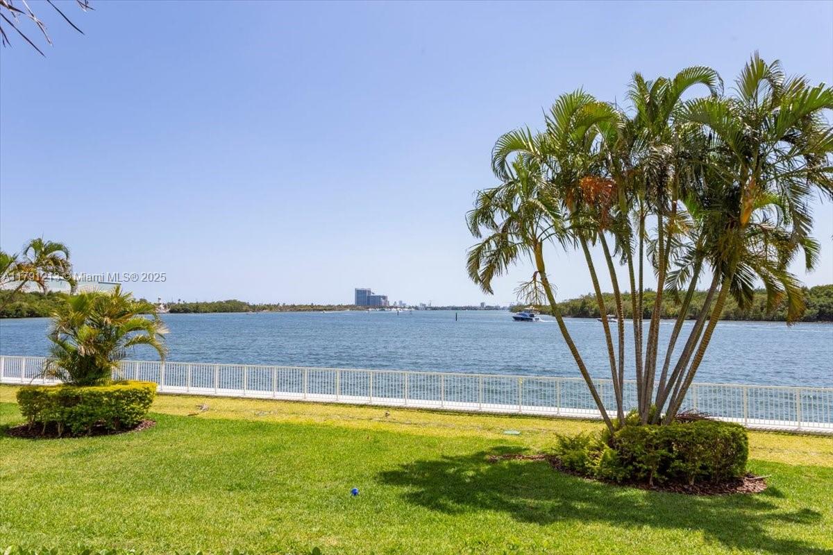 500 Bayview Dr #527 Sunny Isles Beach, FL 33160 500 Bayview Dr #527 Sunny Isles Beach, FL 33160