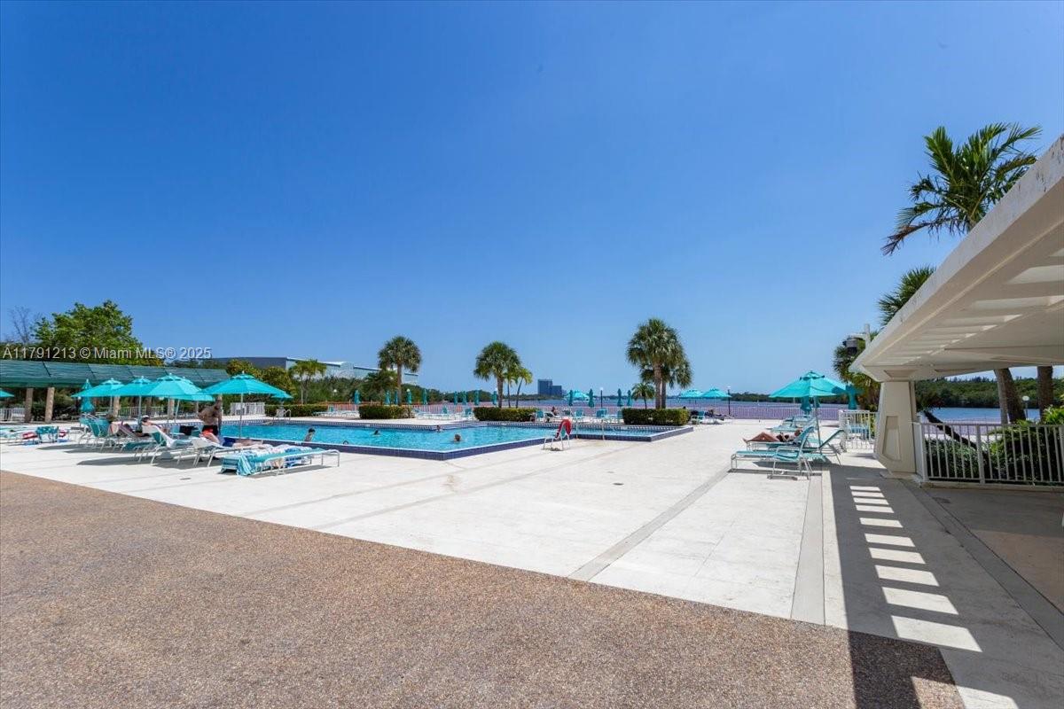 500 Bayview Dr #527 Sunny Isles Beach, FL 33160 500 Bayview Dr #527 Sunny Isles Beach, FL 33160