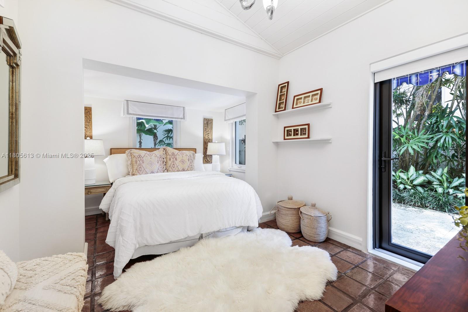 56 S Hibiscus Dr Miami Beach, FL 33139 56 S Hibiscus Dr Miami Beach, FL 33139