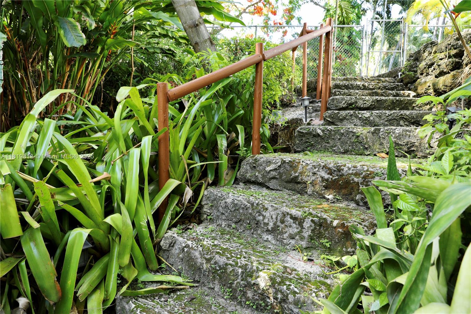 6540 SW 135th Ter Pinecrest, FL 33156