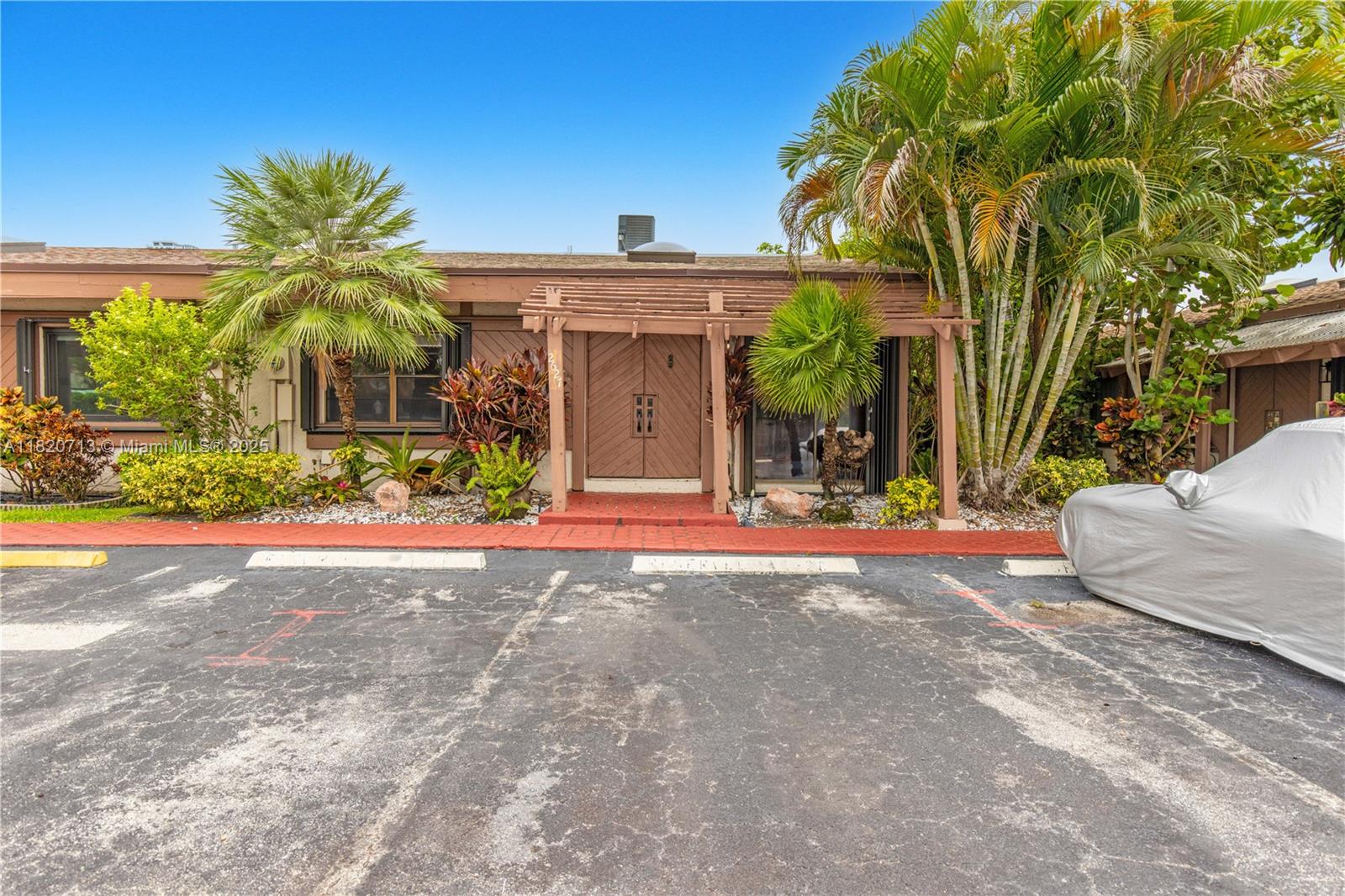 2627 S Parkview Dr #2627,Hallandale Beach, FL 33009