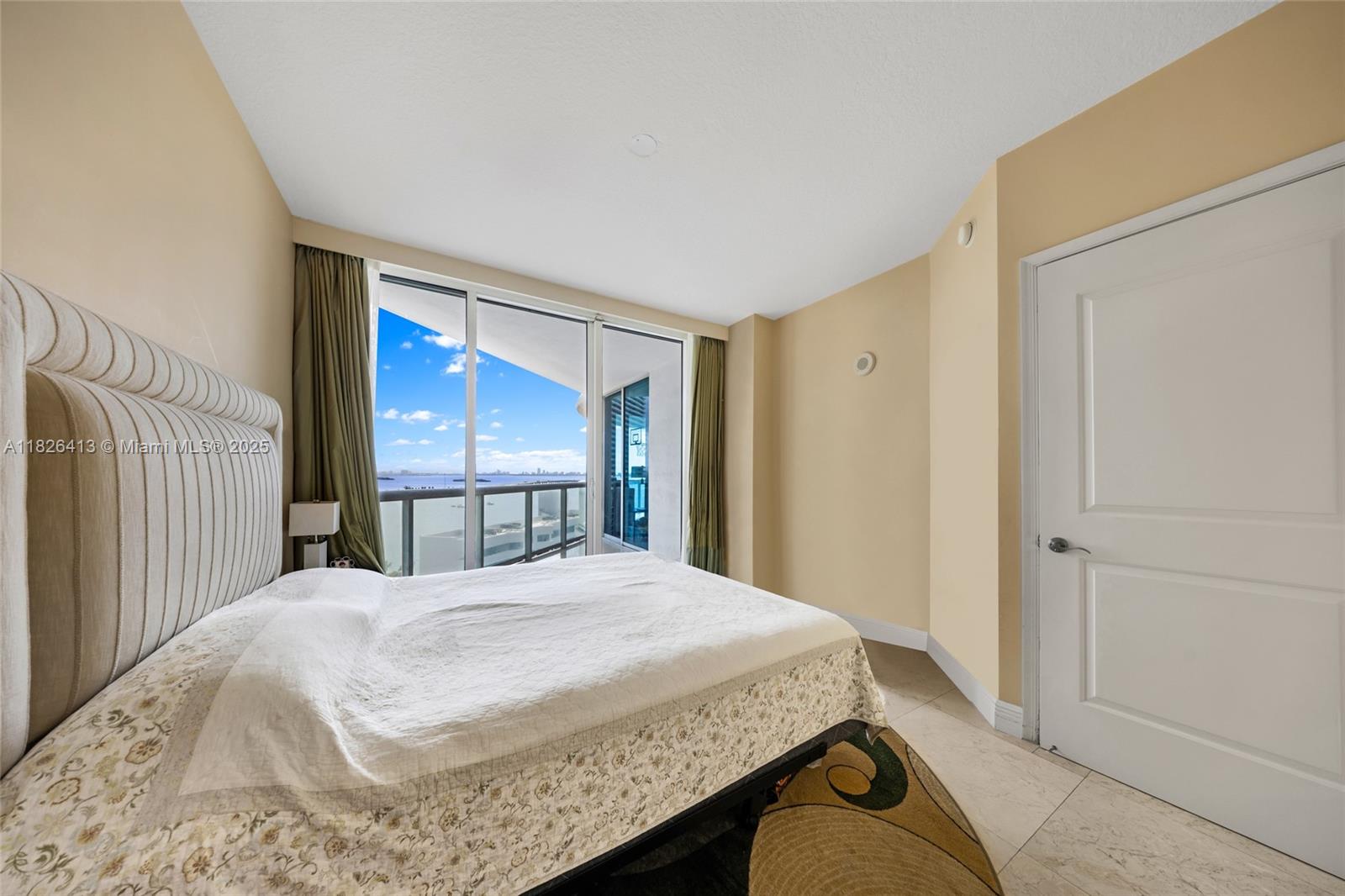 image Platinum Condo18