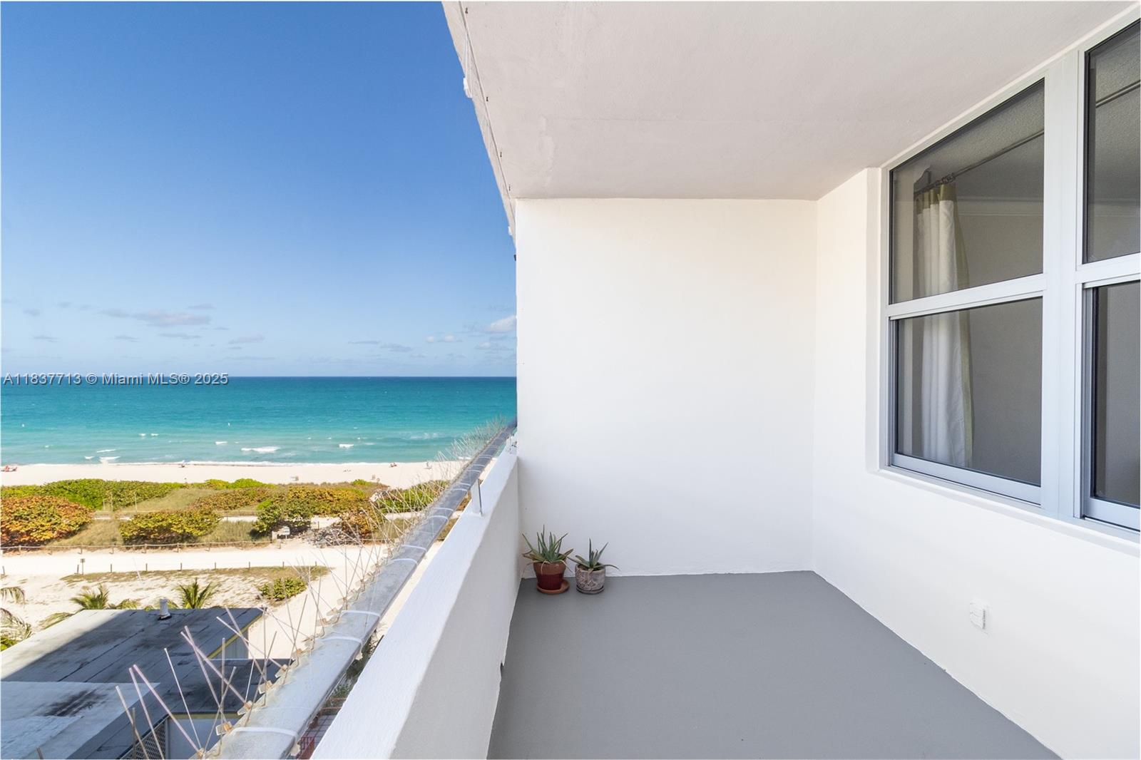 9225 Collins Ave #908