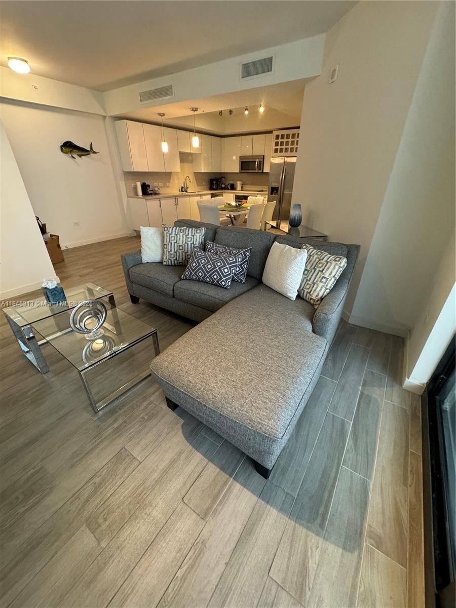 999 SW 1st Ave #1401