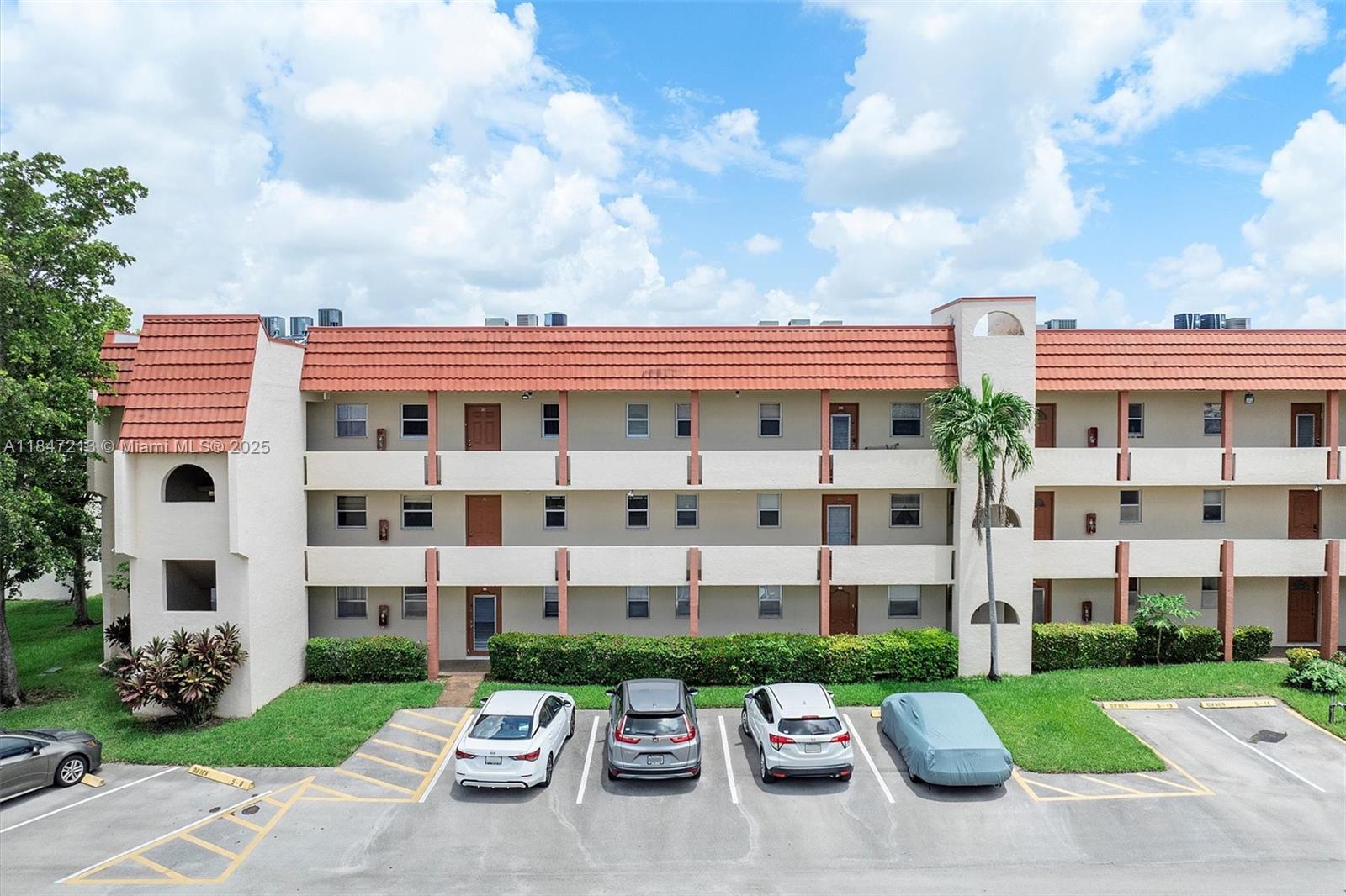 2800 W Sunrise Lks Dr #202
