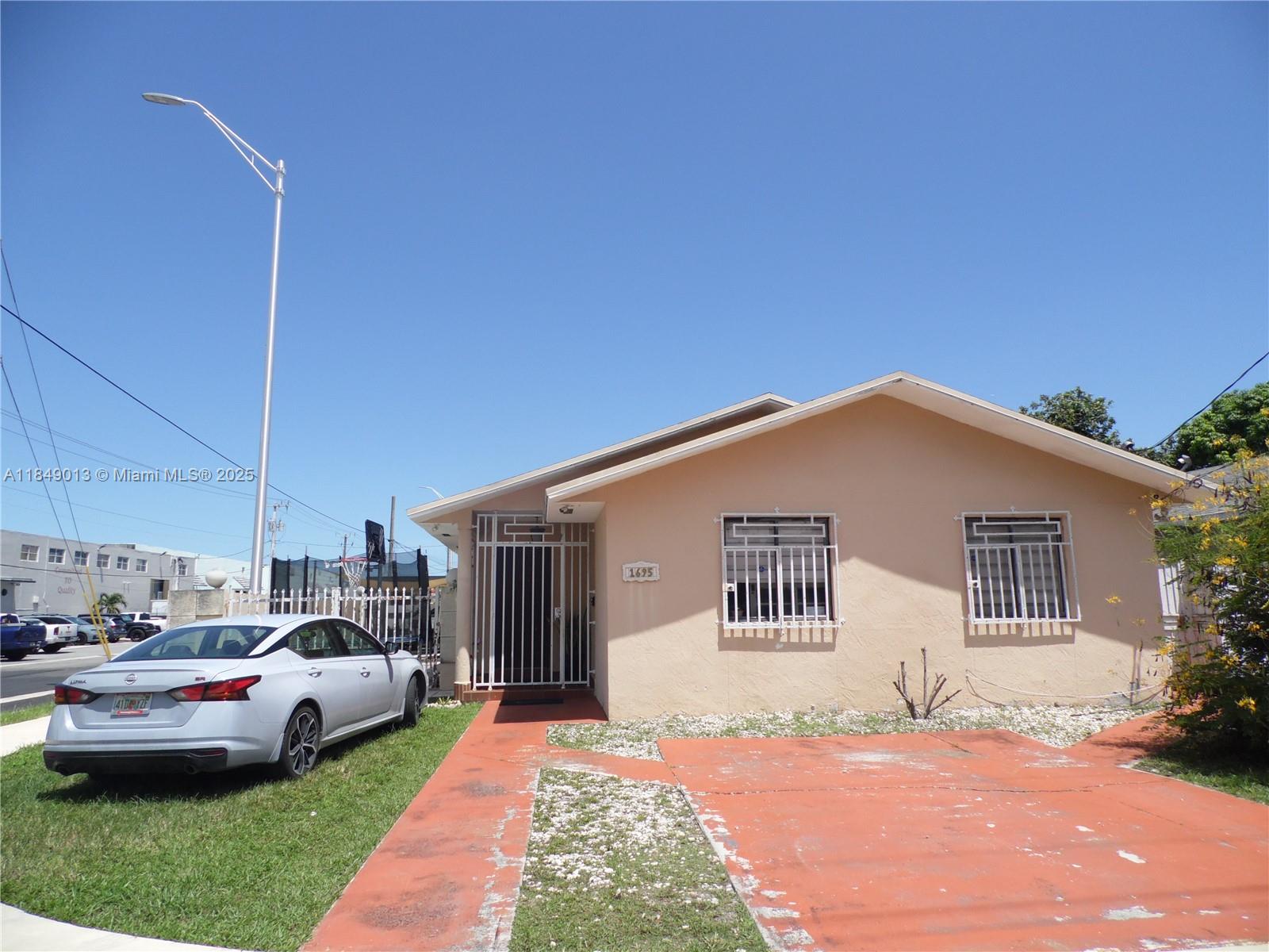 1695 W 6th Ave