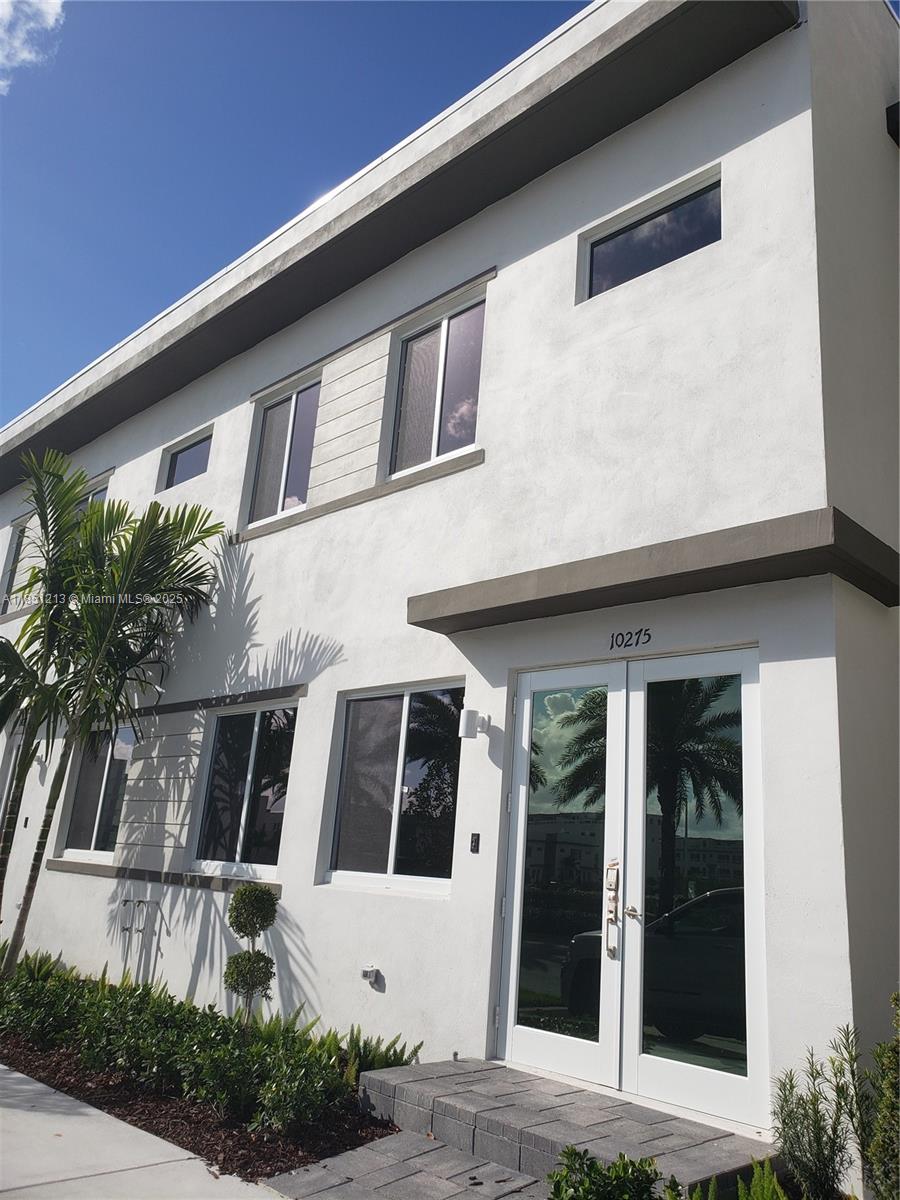 10275 NW 66th St