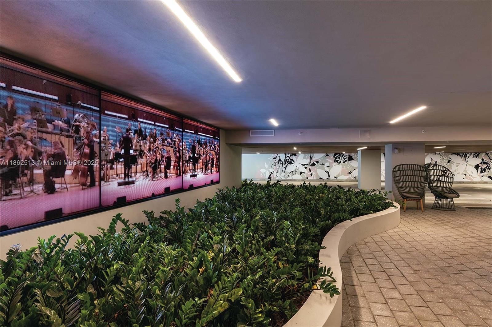 image Flamingo South Beach37