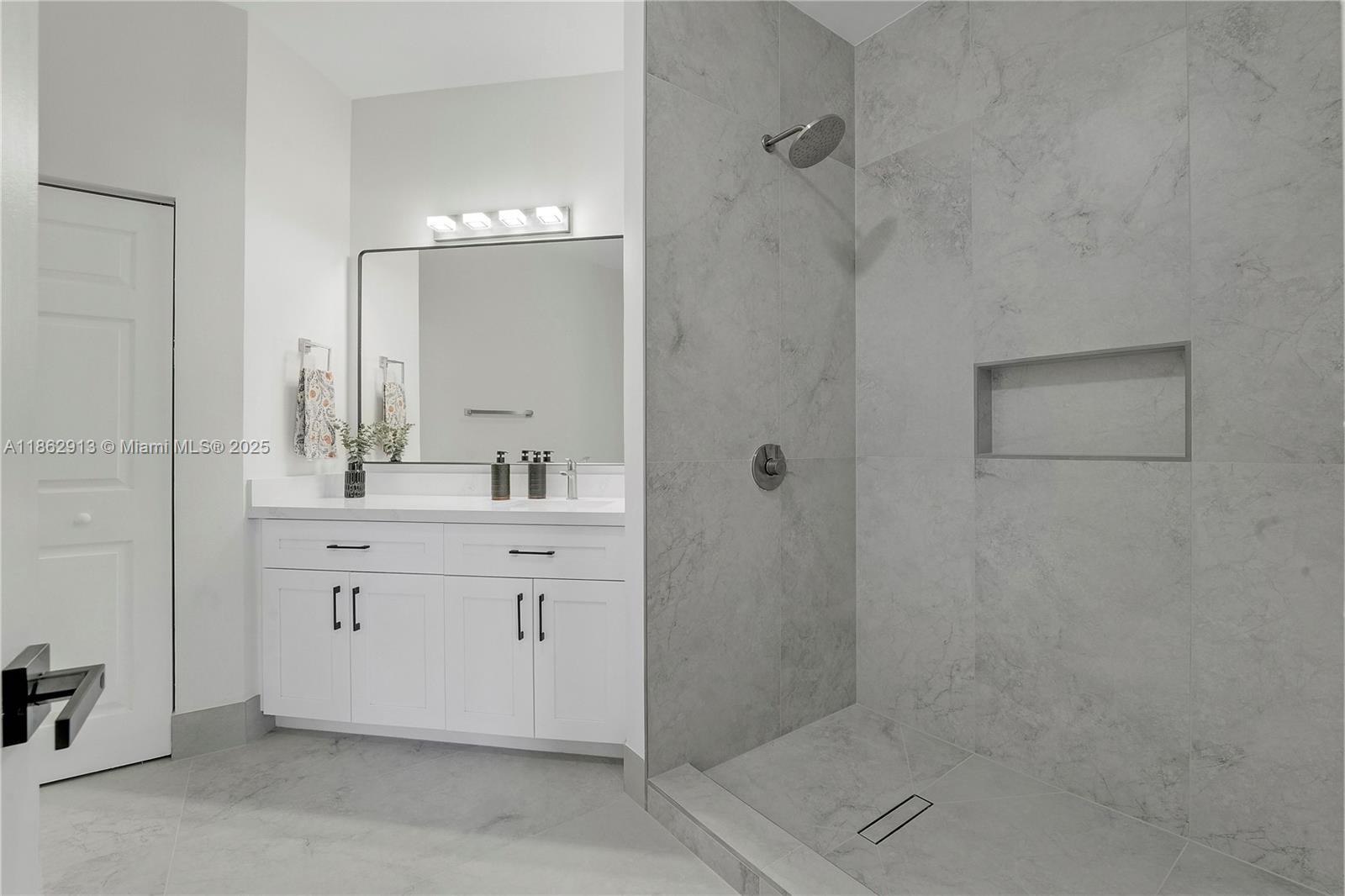 108 Lighthouse Cir #E Tequesta, FL 33469