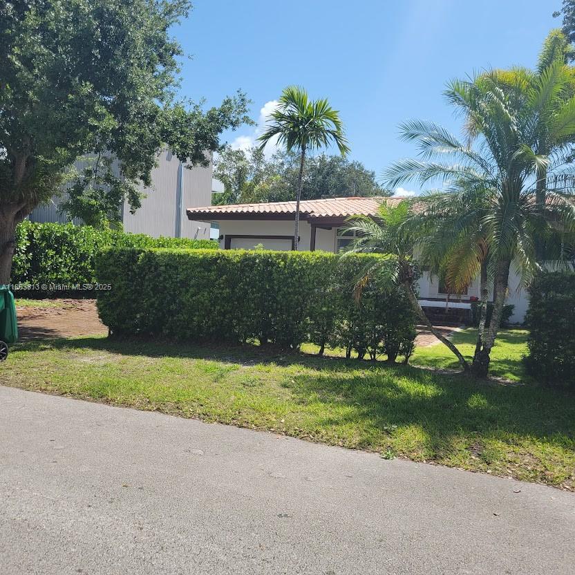 7925 SW 54th Ave