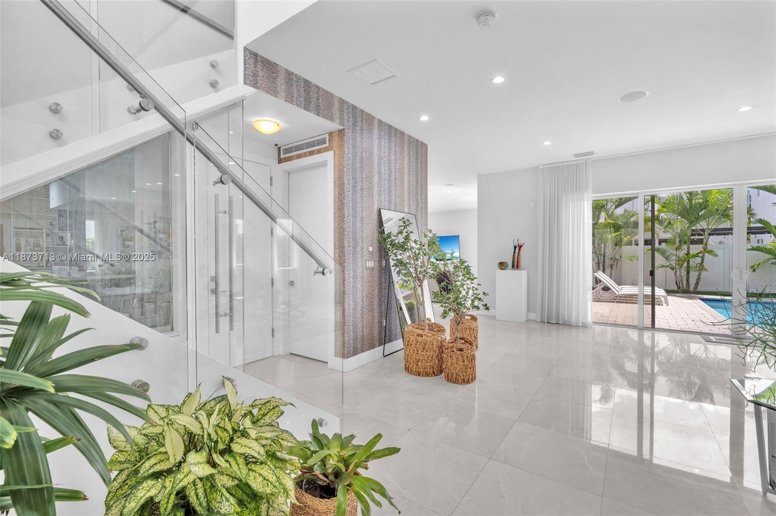 7457 NW 101st Ave Doral, FL 33178