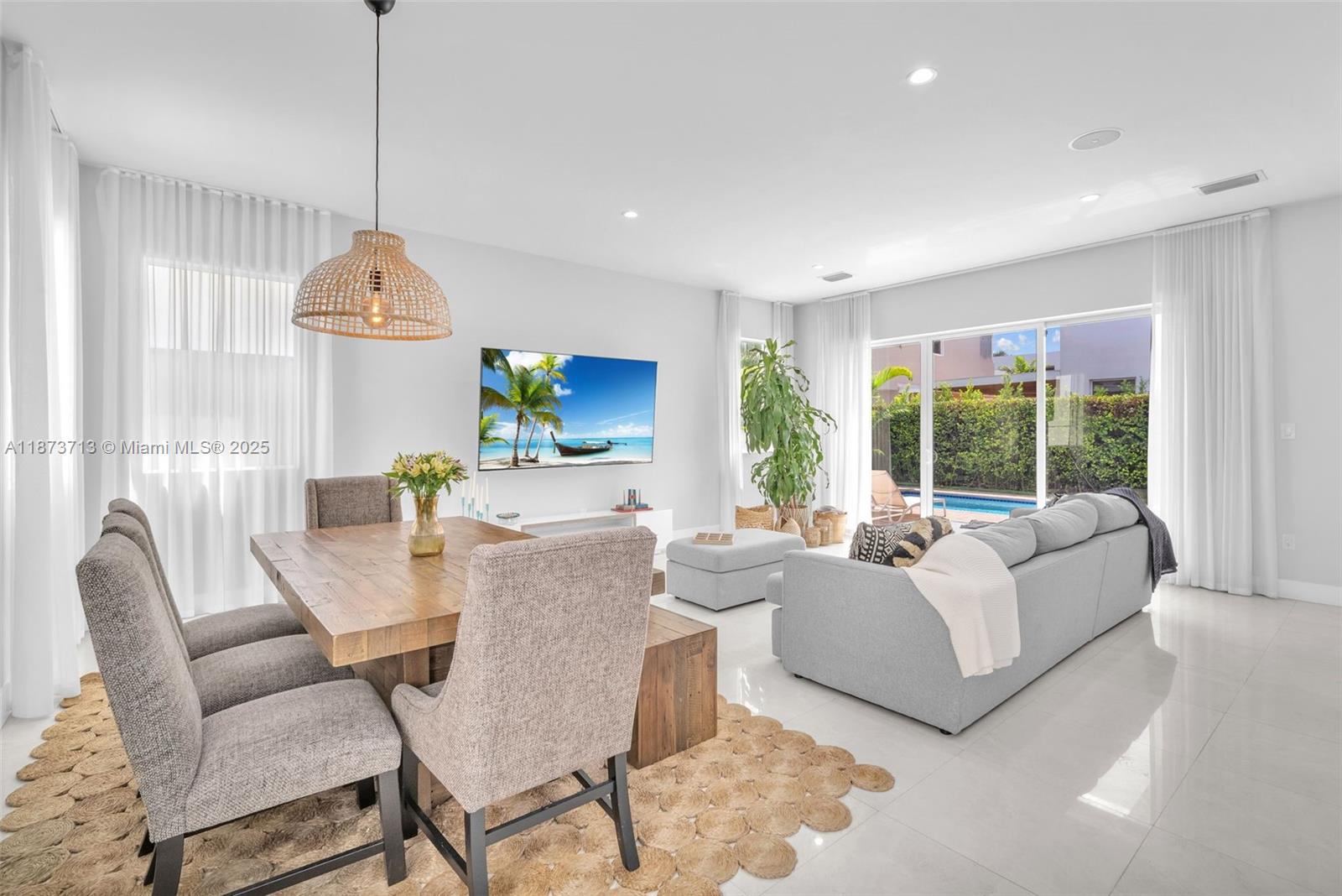 7457 NW 101st Ave Doral, FL 33178