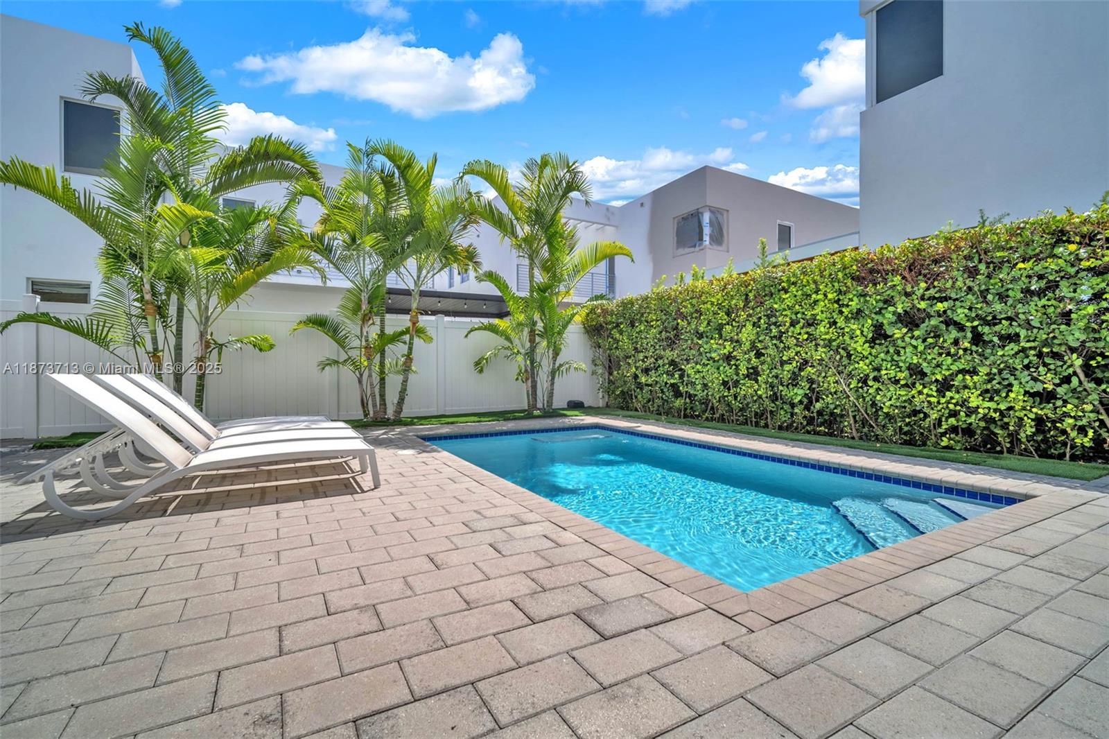 7457 NW 101st Ave Doral, FL 33178