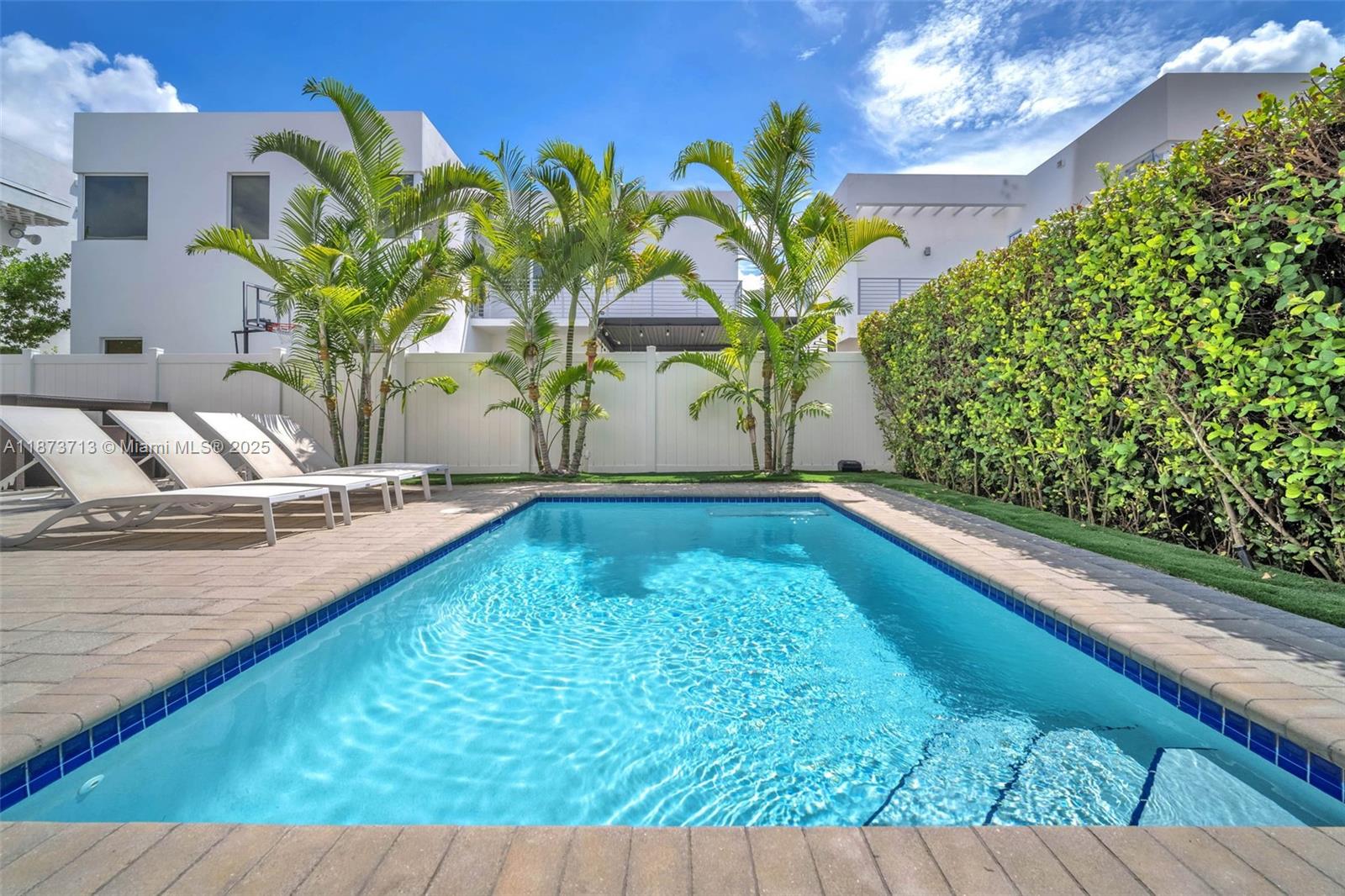 7457 NW 101st Ave Doral, FL 33178