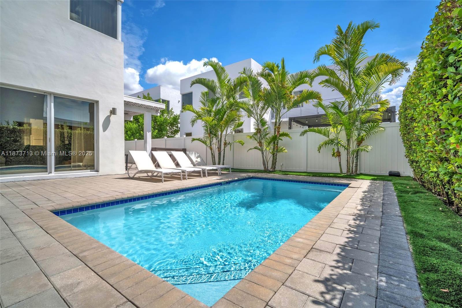 7457 NW 101st Ave Doral, FL 33178