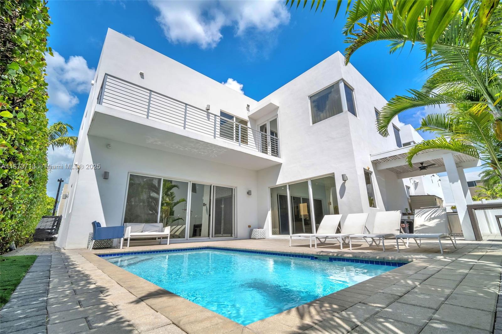 7457 NW 101st Ave Doral, FL 33178