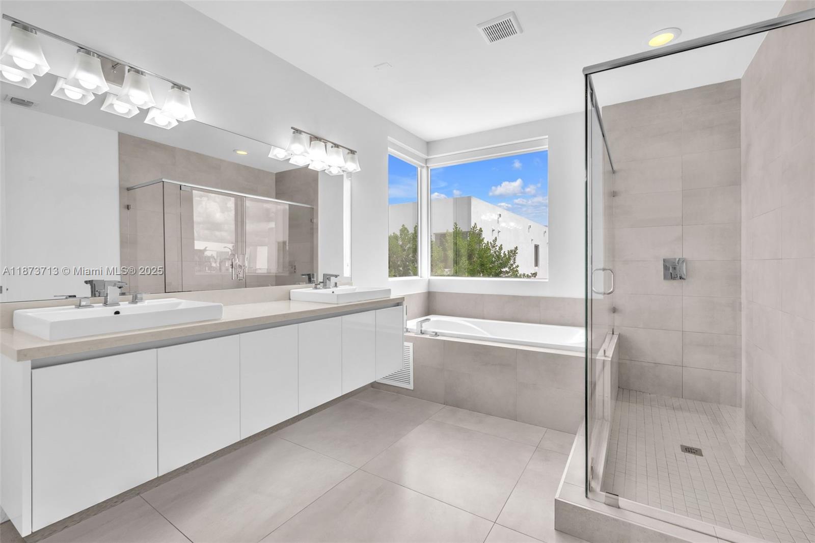 7457 NW 101st Ave Doral, FL 33178