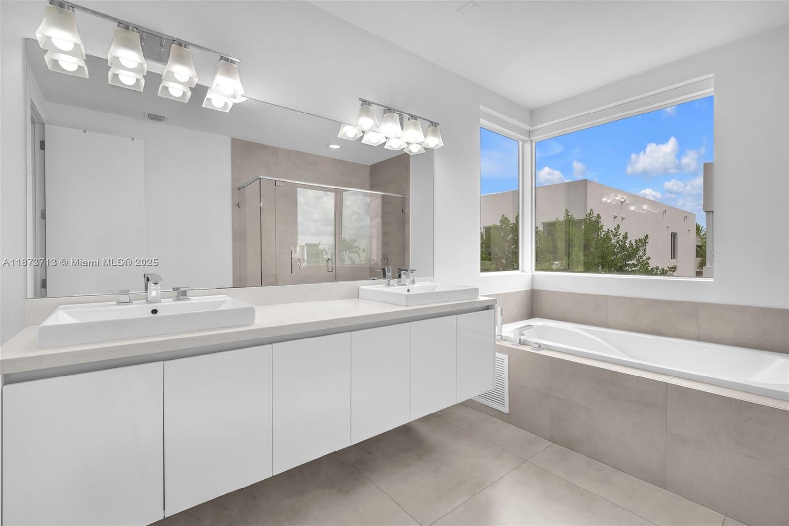 7457 NW 101st Ave Doral, FL 33178