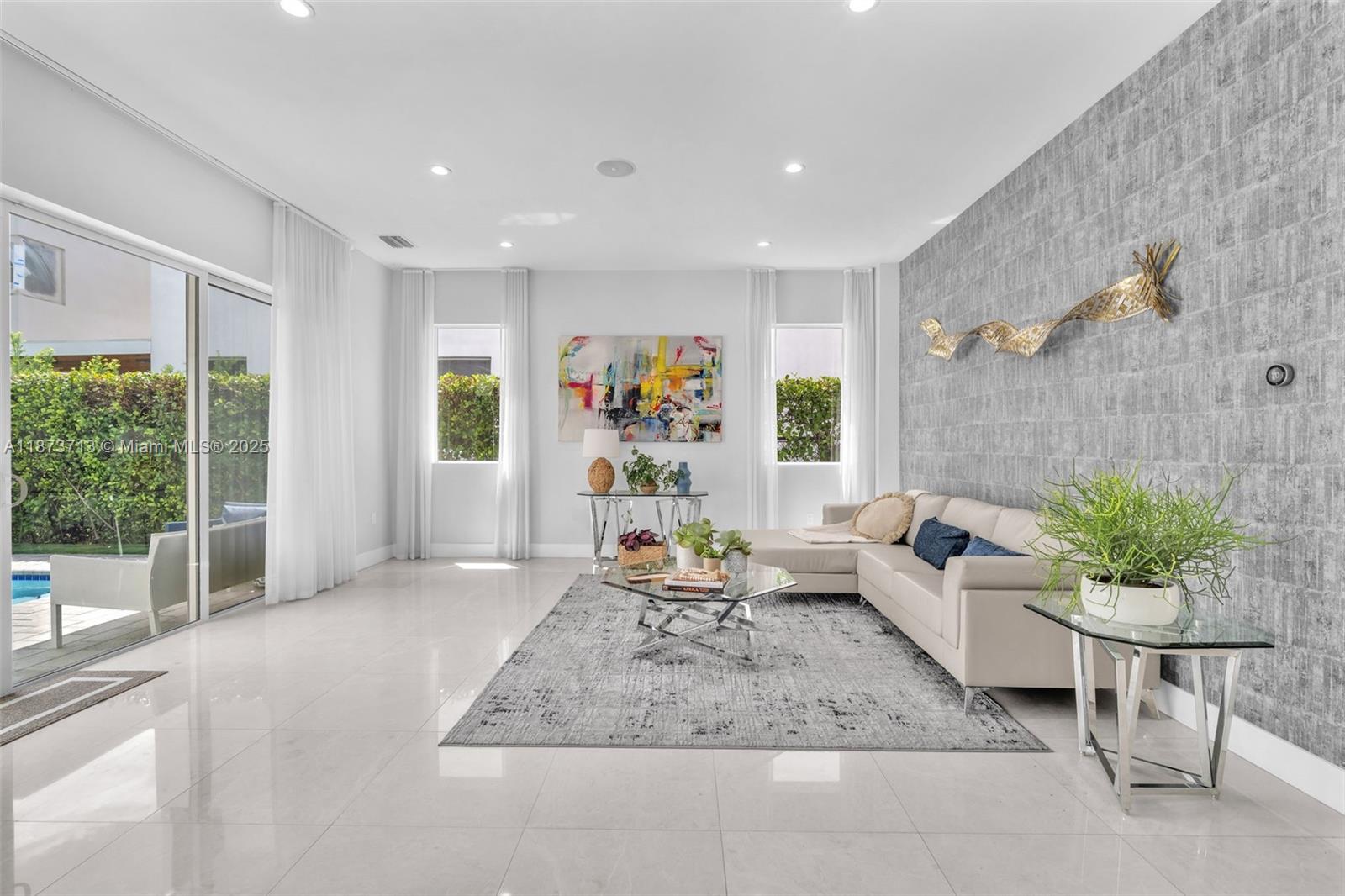 7457 NW 101st Ave Doral, FL 33178