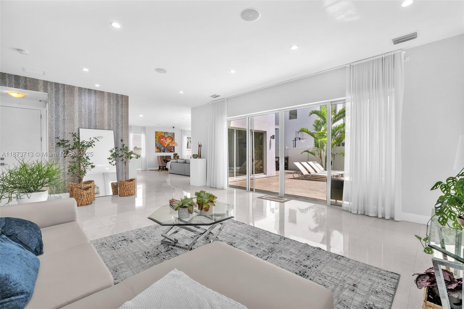 7457 NW 101st Ave Doral, FL 33178