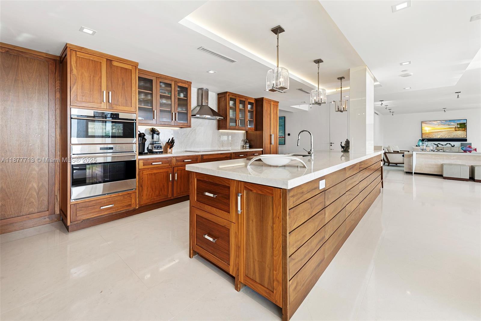 7966 Fisher Is Dr #7966 Miami Beach, FL 33109