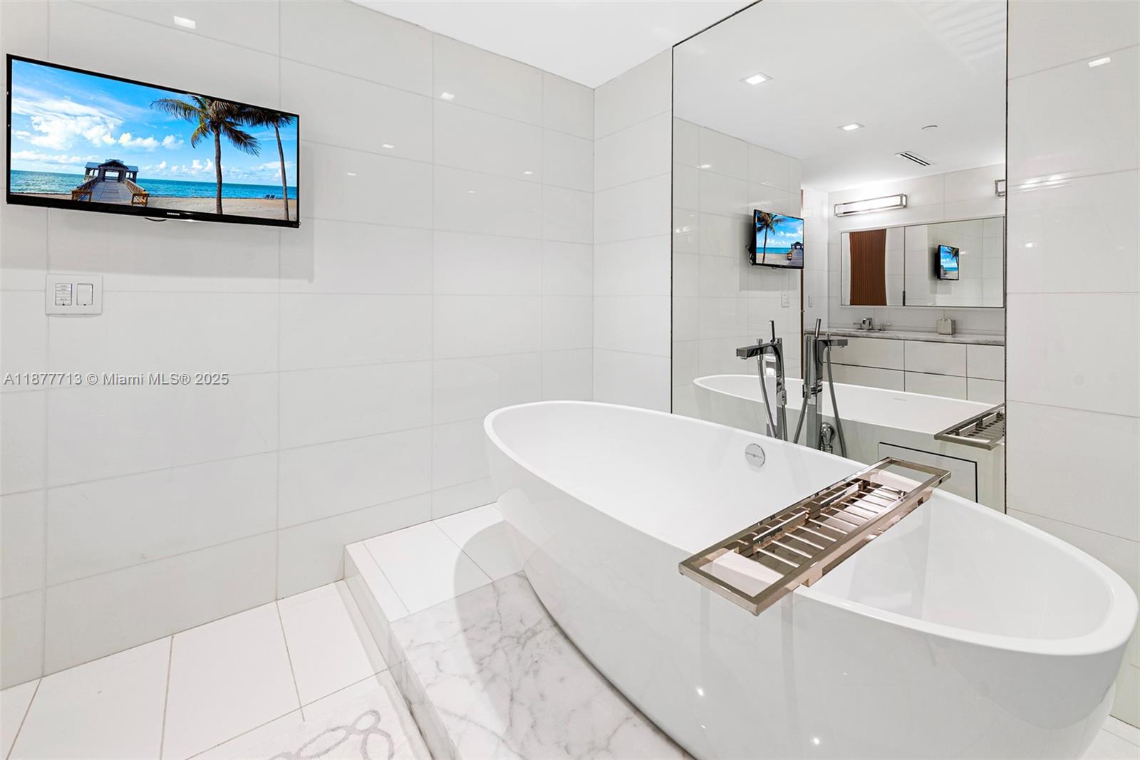 7966 Fisher Is Dr #7966 Miami Beach, FL 33109