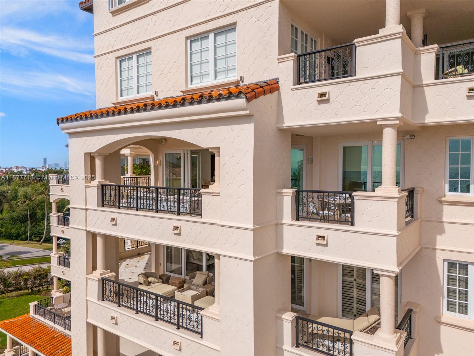 7966 Fisher Is Dr #7966 Miami Beach, FL 33109