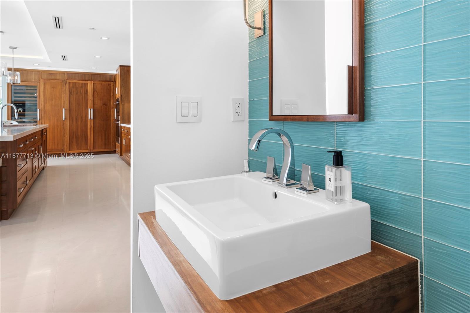 7966 Fisher Is Dr #7966 Miami Beach, FL 33109