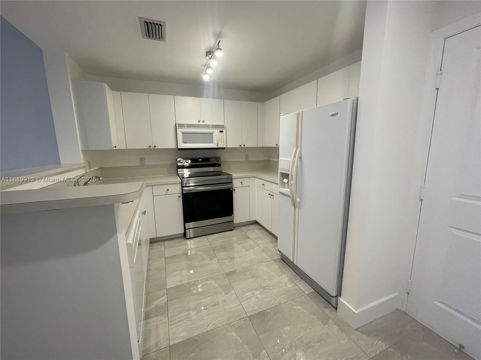 10 Aragon Ave #1412 Coral Gables, FL 33134 10 Aragon Ave #1412 Coral Gables, FL 33134