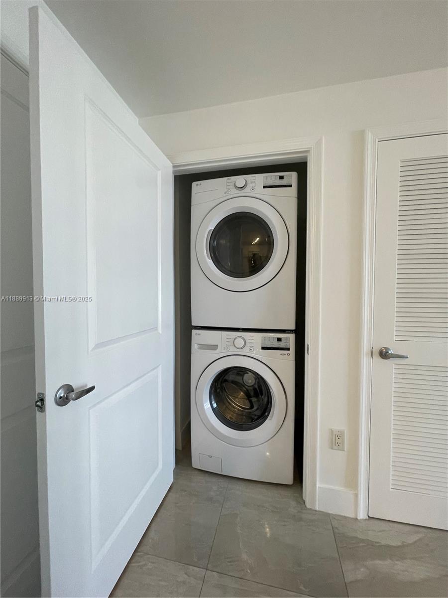 10 Aragon Ave #1412 Coral Gables, FL 33134 10 Aragon Ave #1412 Coral Gables, FL 33134