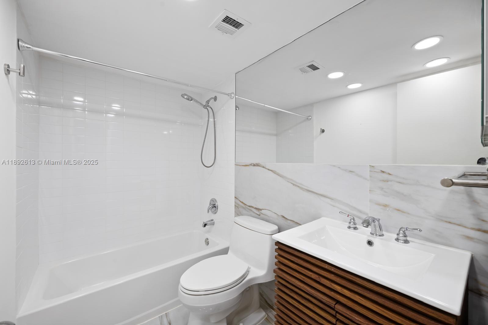 1440 Brickell Bay Dr #307 Miami, FL 33131