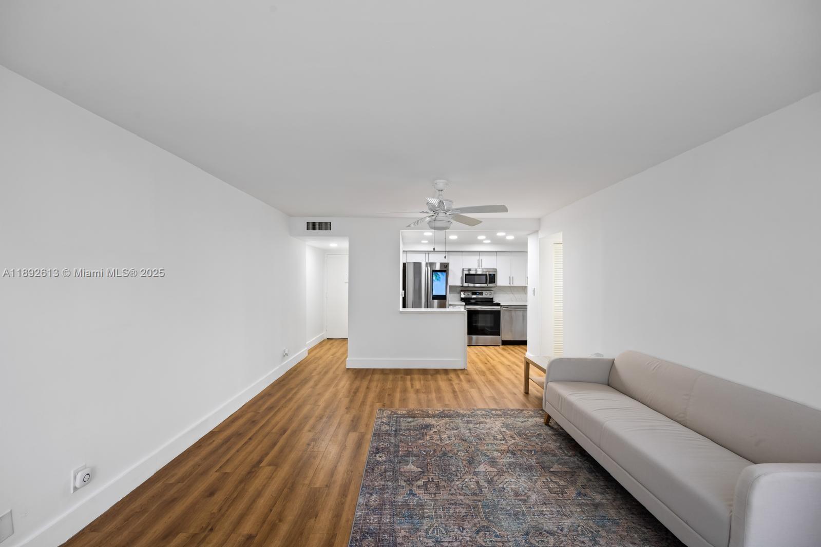 1440 Brickell Bay Dr #307 Miami, FL 33131