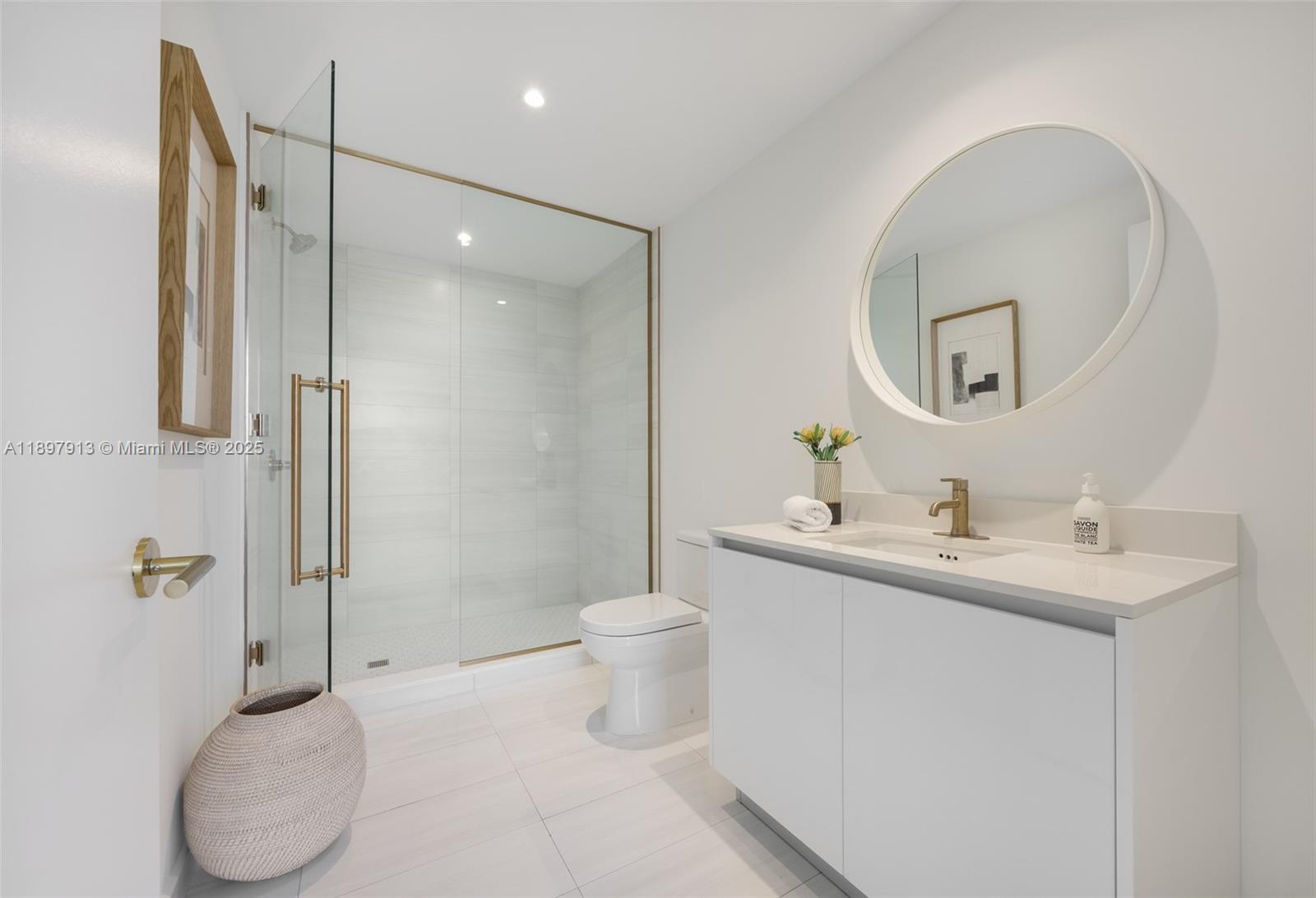 2678 Tigertail Ave #1706 Coconut Grove, FL 33133