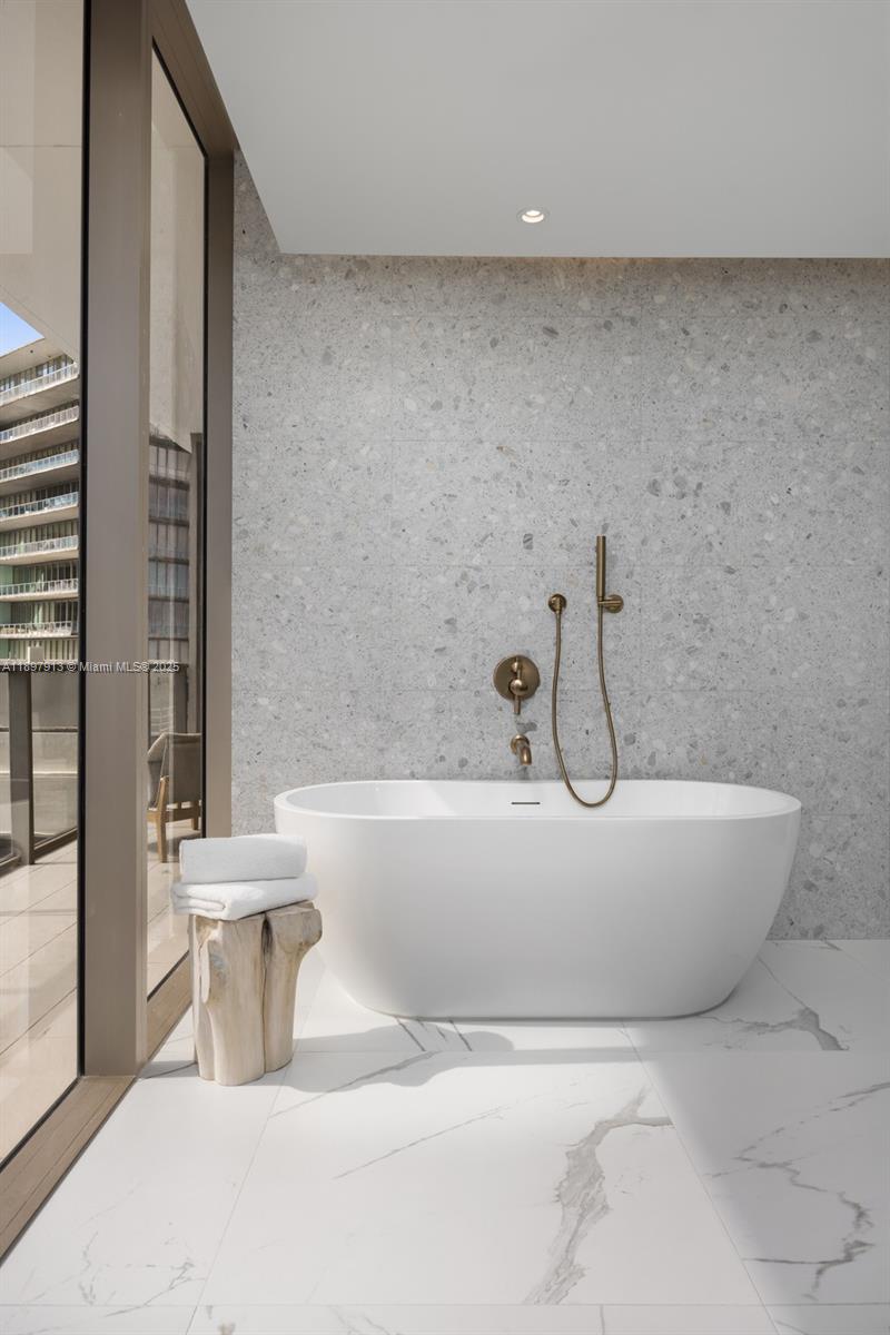 2678 Tigertail Ave #1706 Coconut Grove, FL 33133