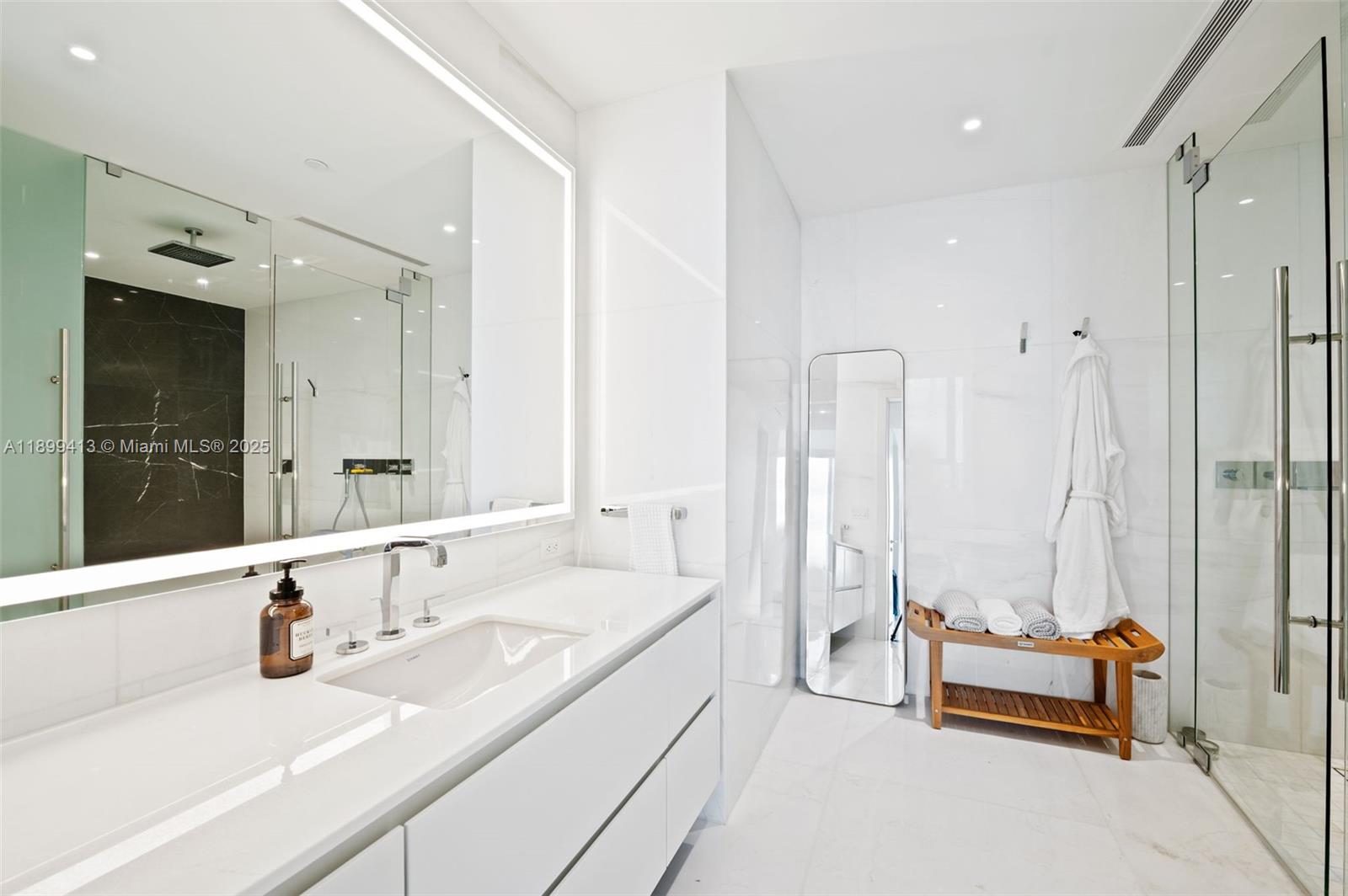 image Aston Martin Residences16