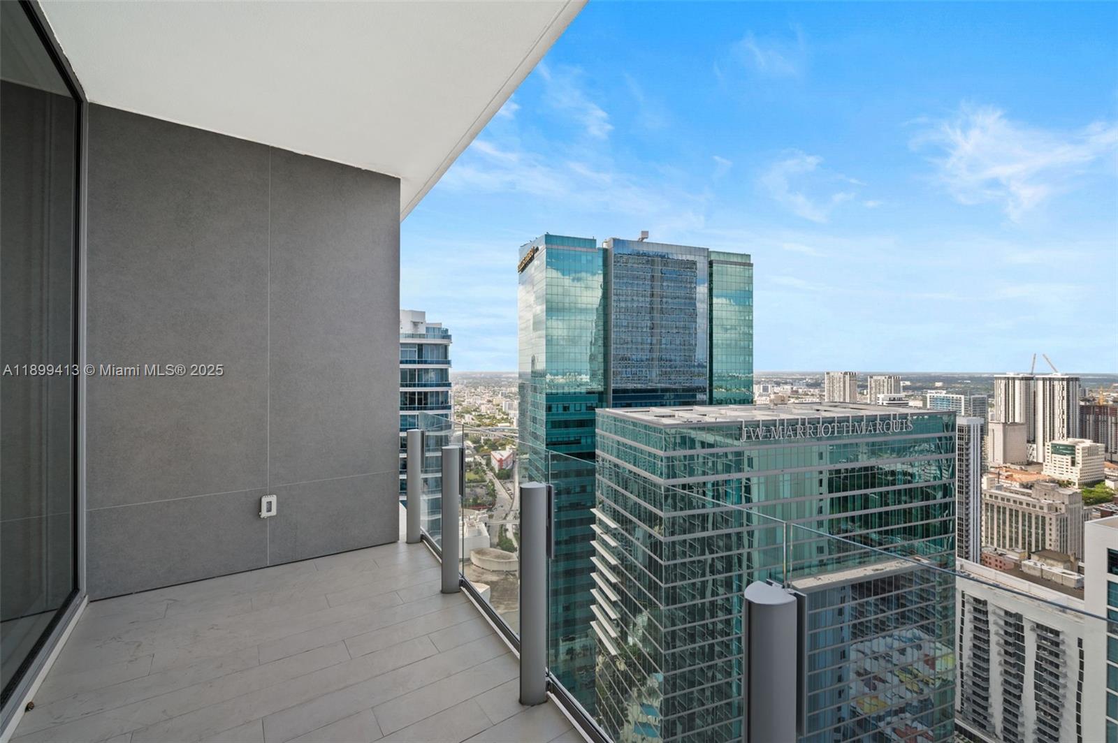 image Aston Martin Residences4