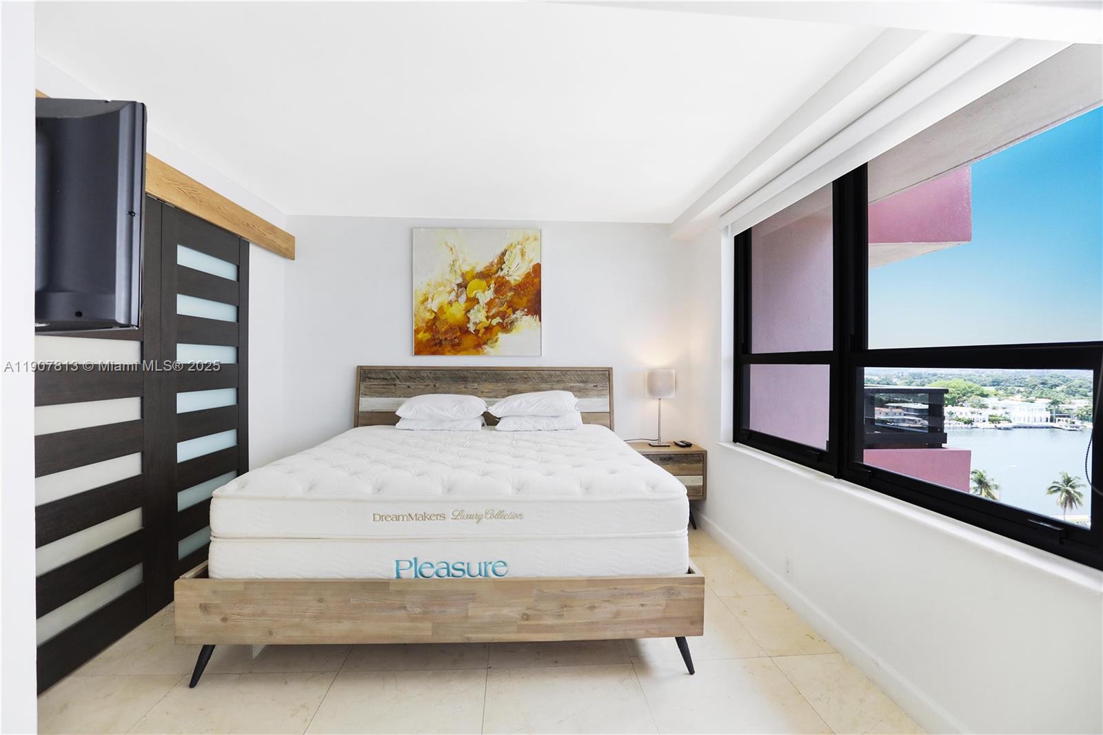 5225 Collins Ave #1216 Miami Beach, FL 33140