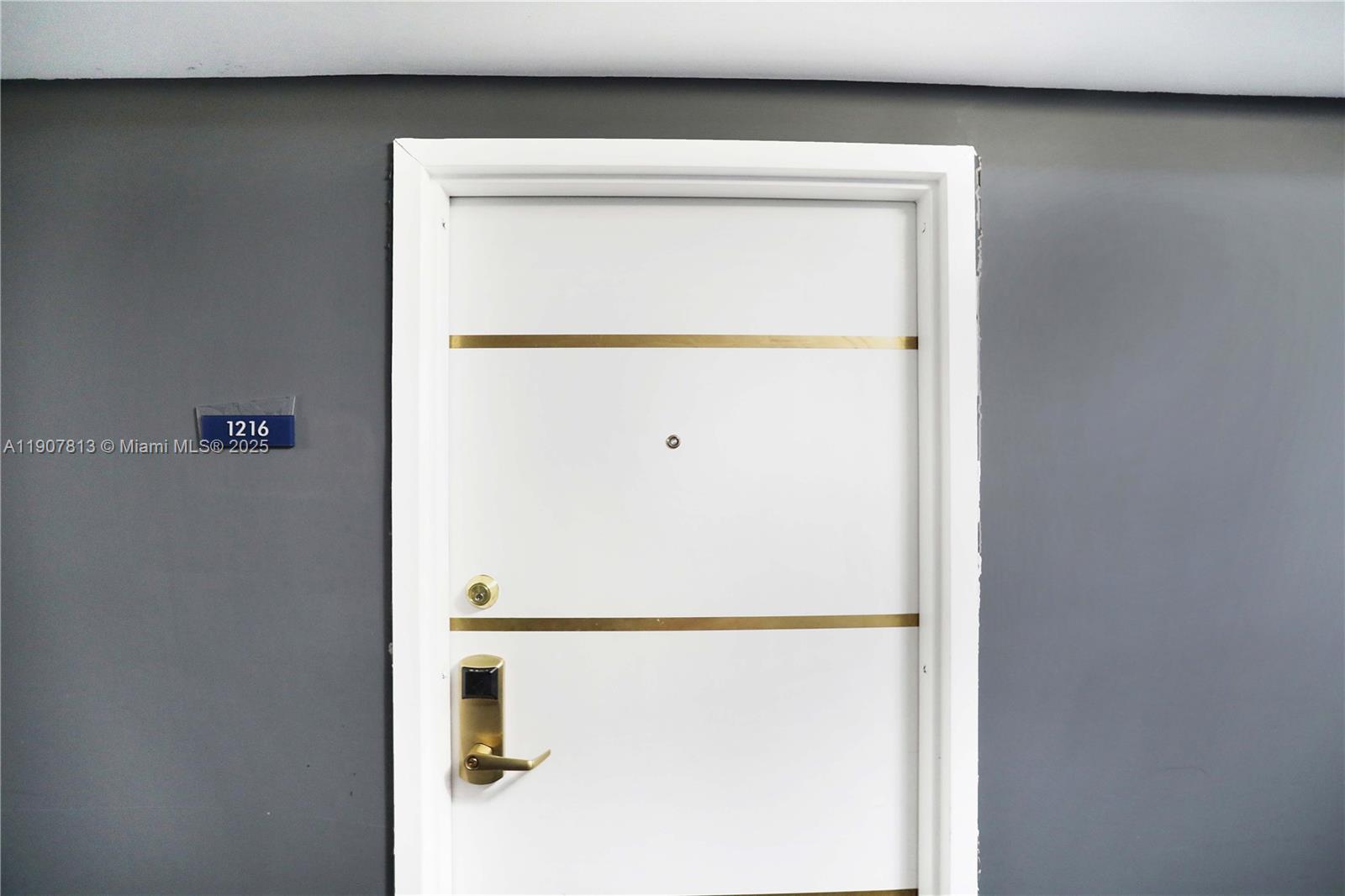 5225 Collins Ave #1216 Miami Beach, FL 33140