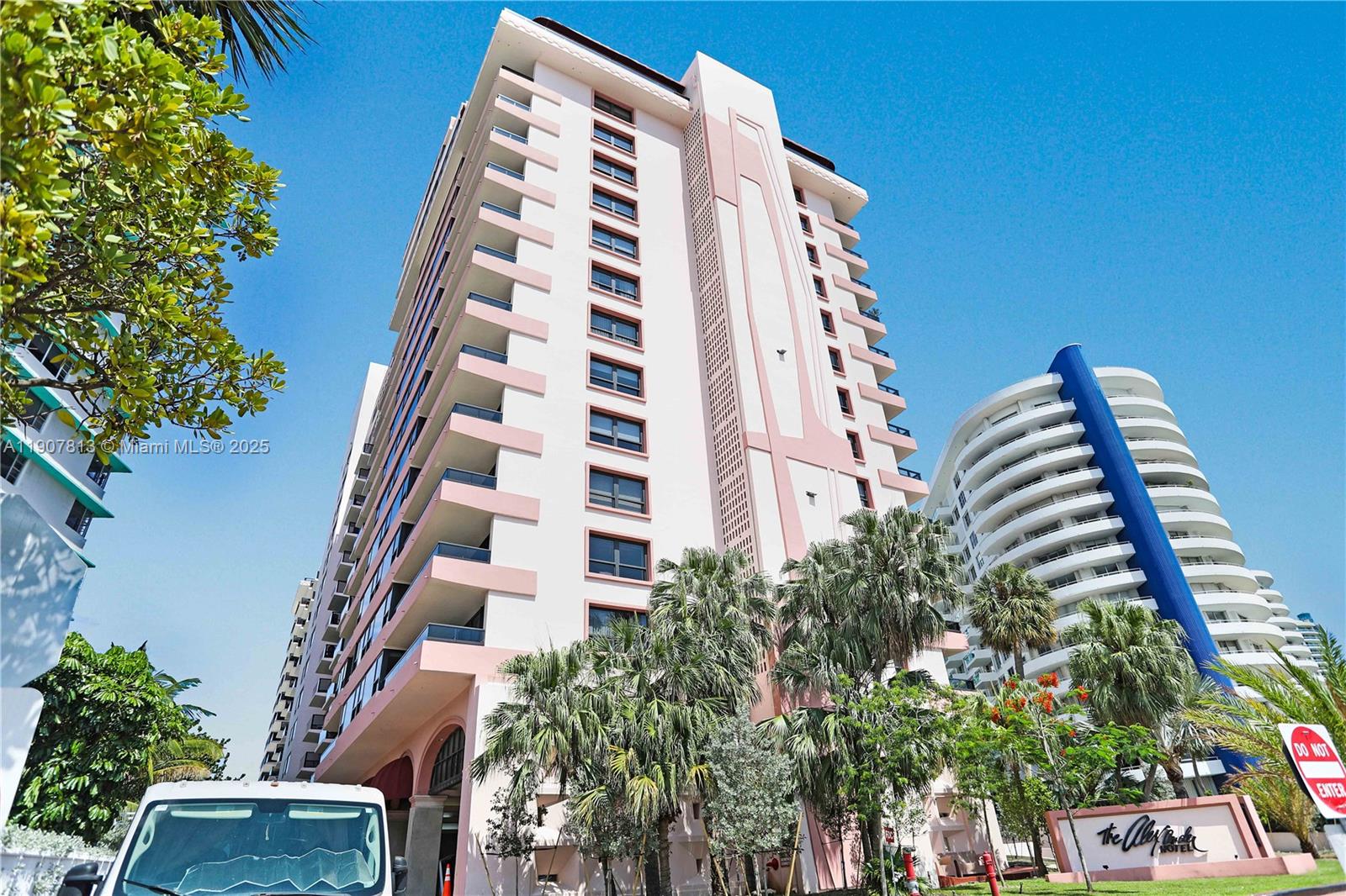 5225 Collins Ave #1216 Miami Beach, FL 33140