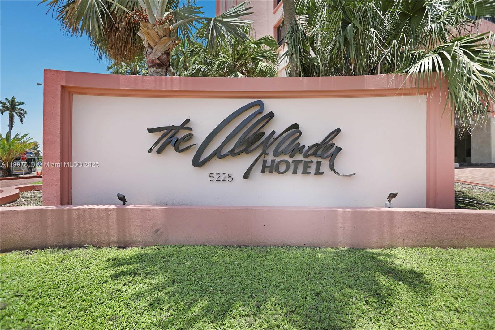 5225 Collins Ave #1216 Miami Beach, FL 33140