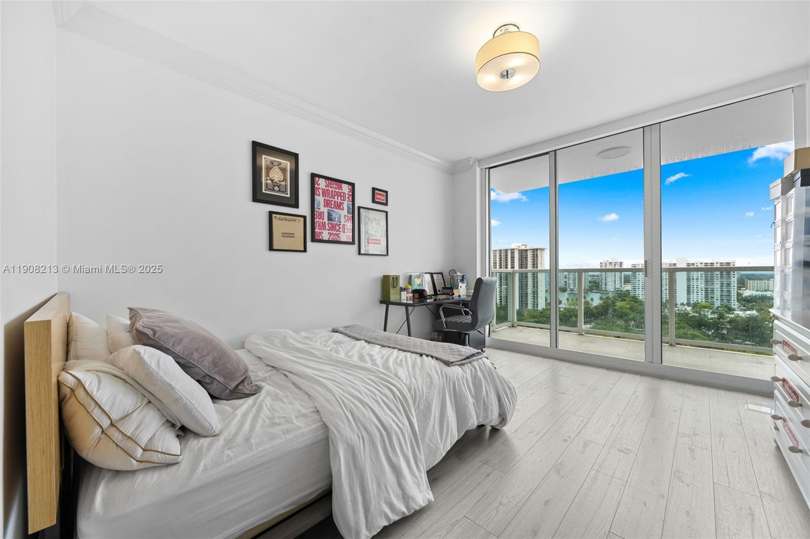 image The Peninsula Condo17