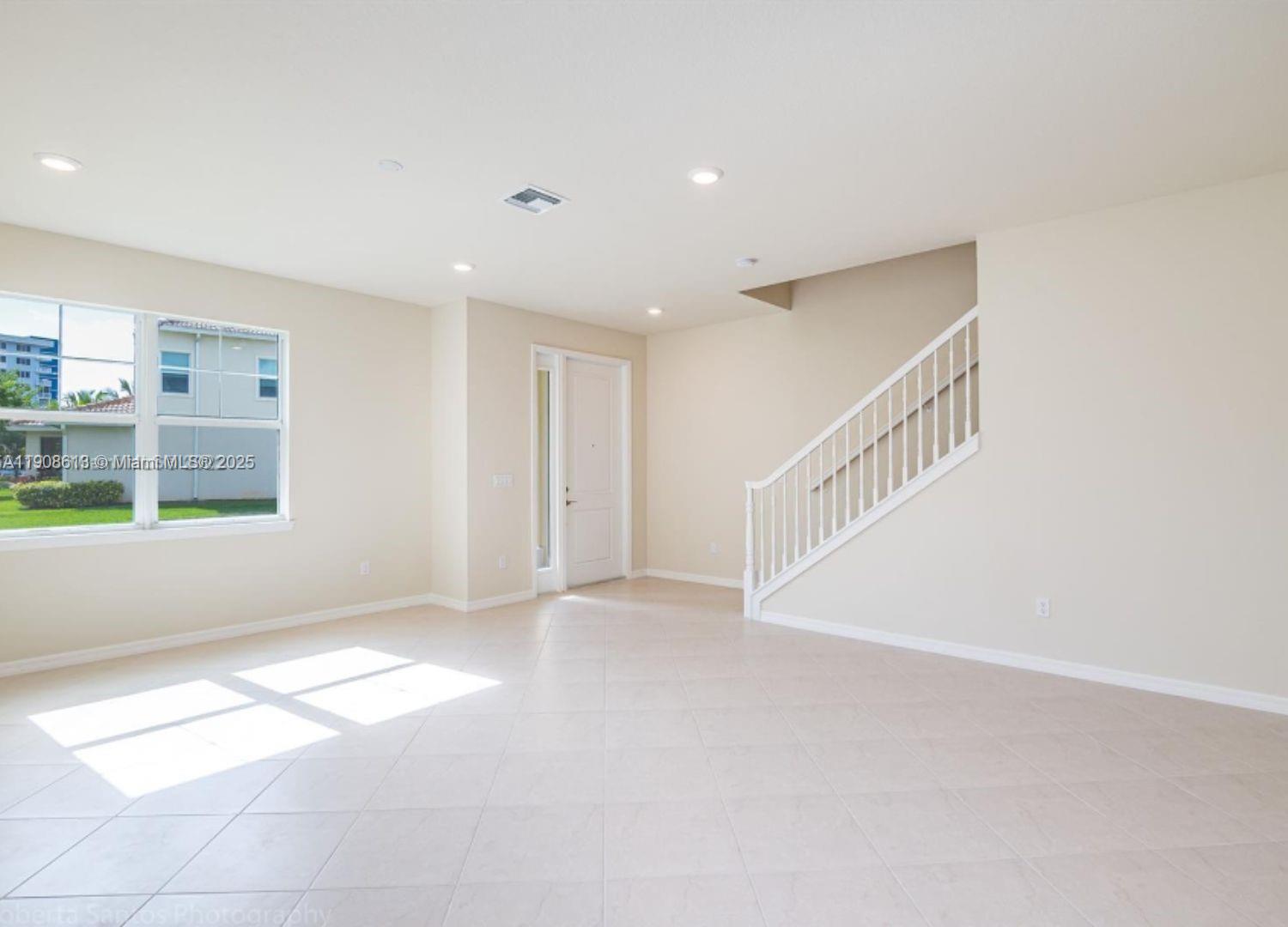 3932 Long Leaf Ln Hollywood, FL 33021