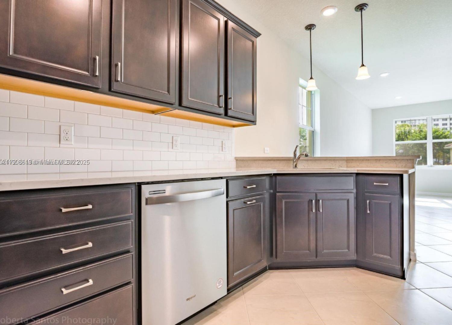 3932 Long Leaf Ln Hollywood, FL 33021