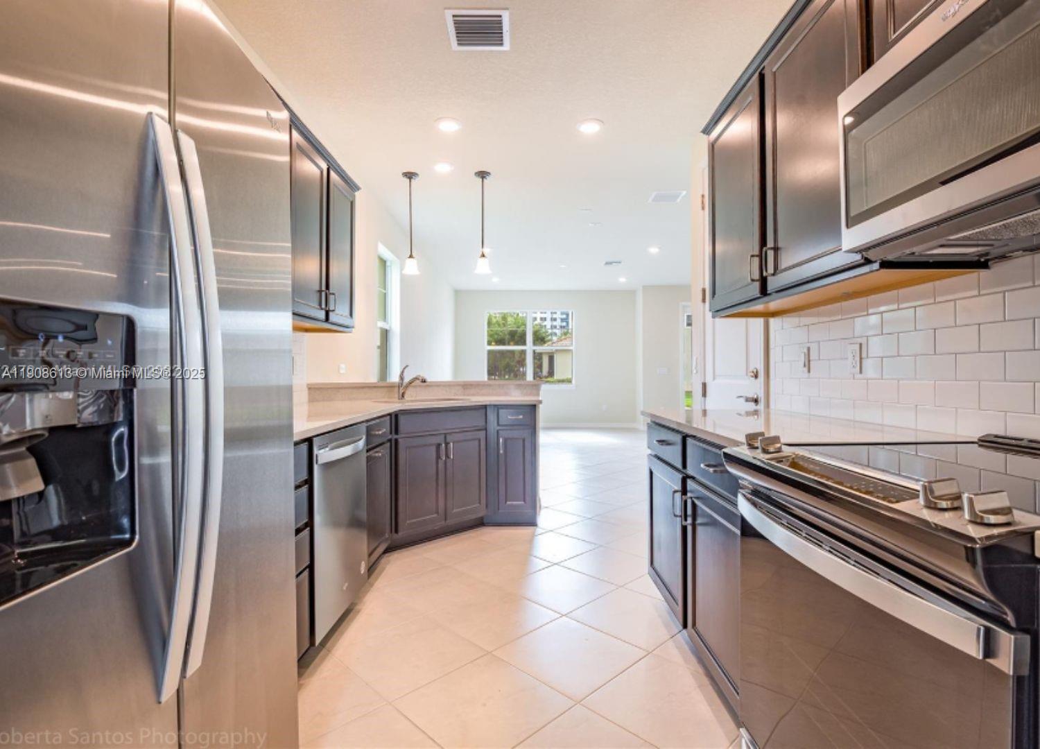 3932 Long Leaf Ln Hollywood, FL 33021