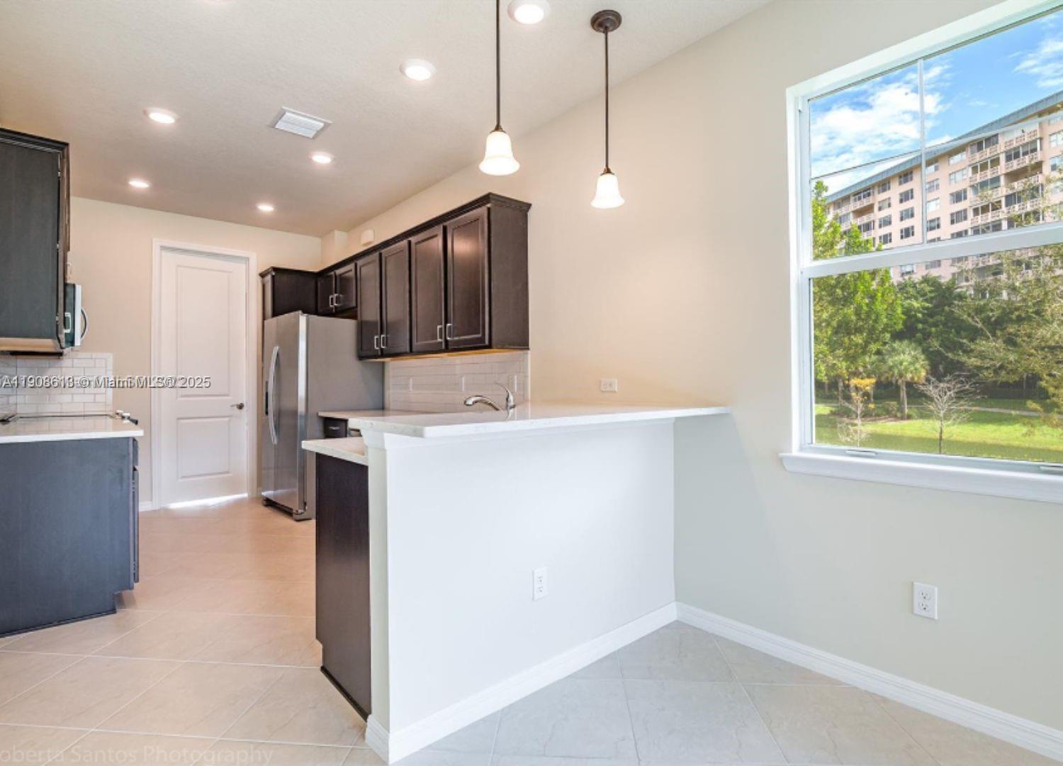 3932 Long Leaf Ln Hollywood, FL 33021