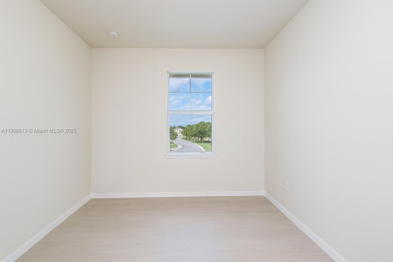 3932 Long Leaf Ln Hollywood, FL 33021