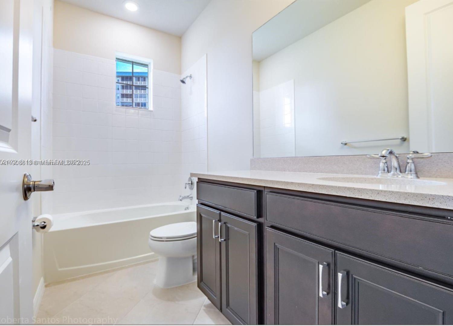 3932 Long Leaf Ln Hollywood, FL 33021