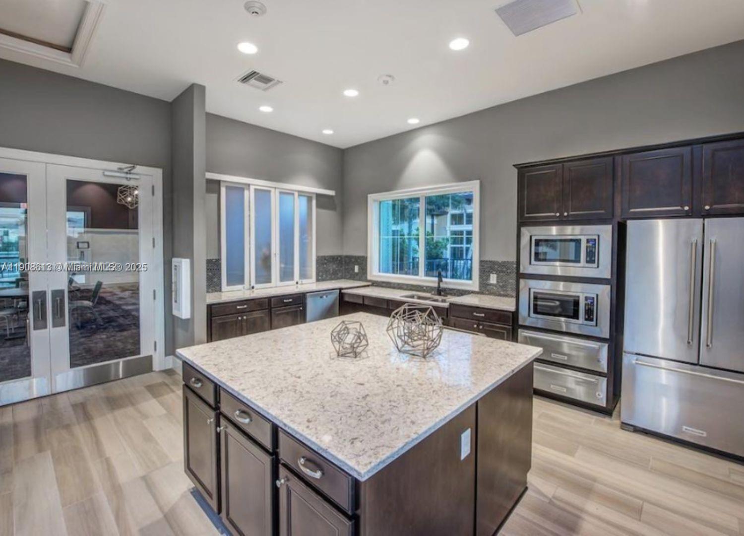 3932 Long Leaf Ln Hollywood, FL 33021