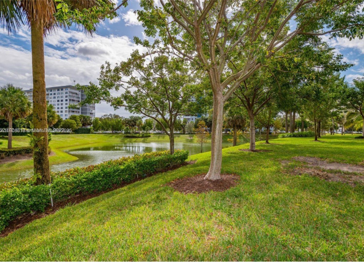 3932 Long Leaf Ln Hollywood, FL 33021