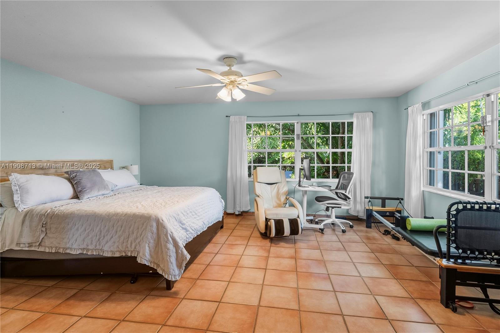 1875 Alamanda Dr North Miami, FL 33181